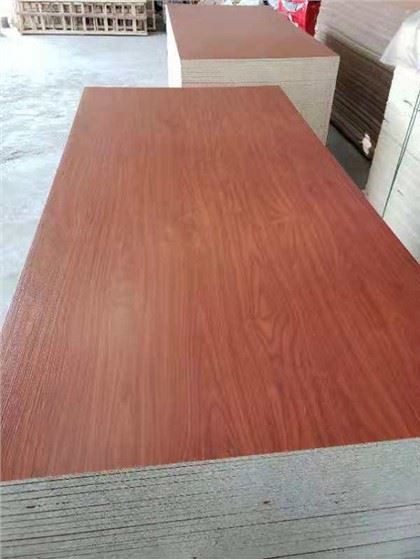 फर्नीचर के लिए 18 मिमी कण बोर्ड / चिपबोर्ड फैक्टरी मूल्य